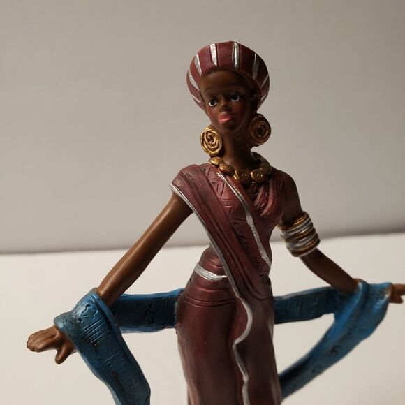 African Lady  - Picture 2 of 7